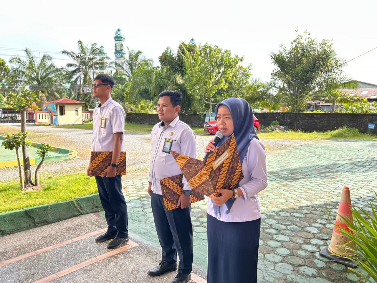 973. Mardiyatur Rahmah, S.H.I. Pimpin MC Apel Senin Pagi Pengadilan Agama Sampit